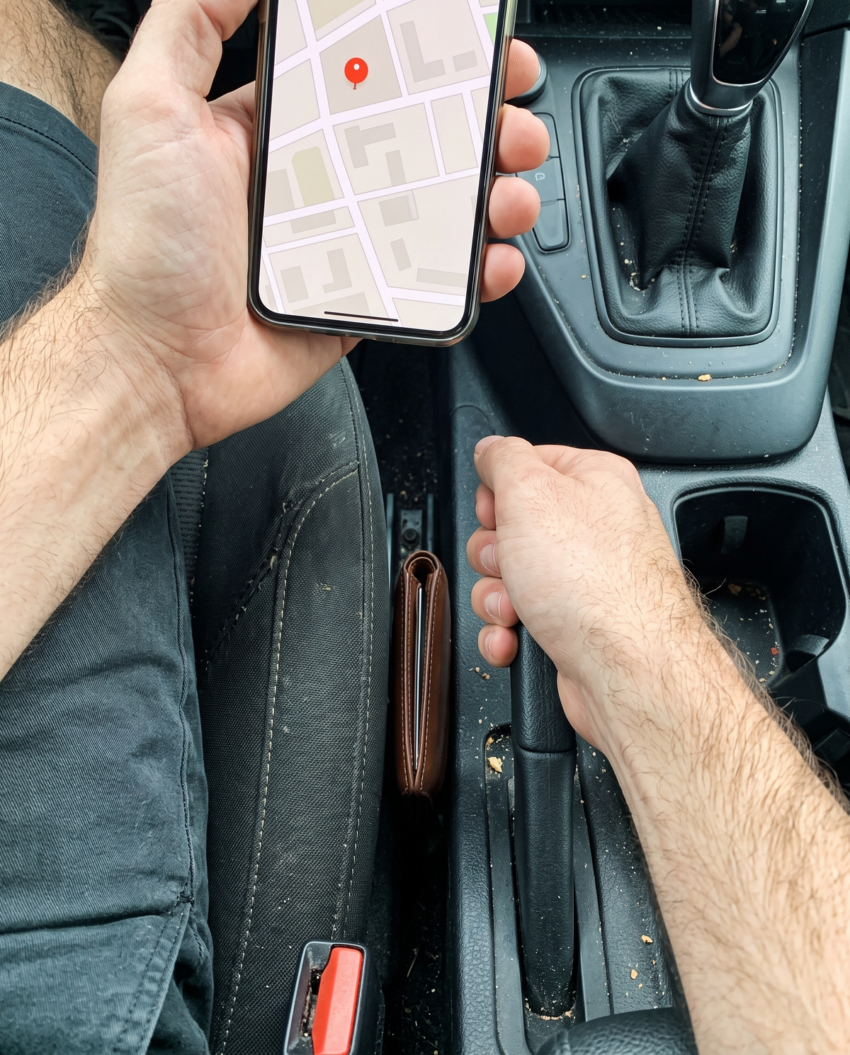 Portfel znaleziony w aucie dzięki mapie w telefonie